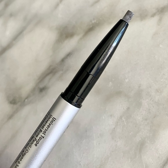 It Cosmetics Bundle (Medium Complexion) - Picture 9 of 12